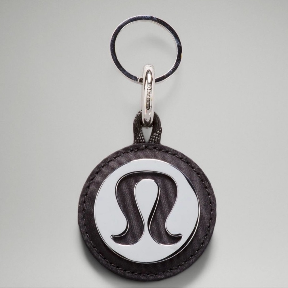 Lululemon logo keychain - Picture 2 of 4
